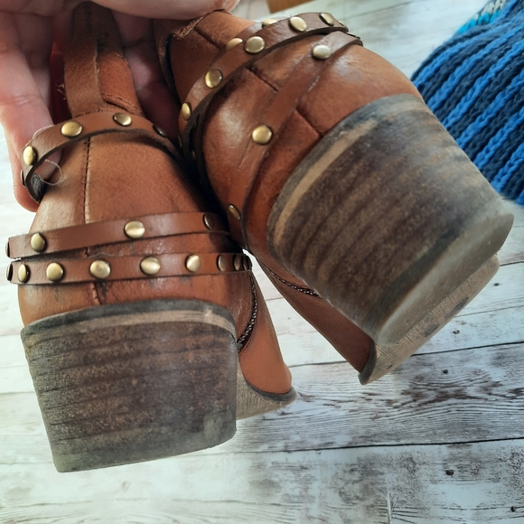 Chinese Laundry Cognac Ankle Buckle Boots Size 9 - Picture 14 of 14